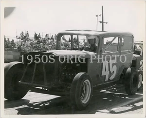 Foto de stock de coches de carreras So Cal Hot Rod Jalopy de los años 50 conductor desconocido con fecha 1957 - Imagen 1 de 3