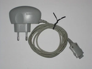 Samsung AC/DC Netzteil - Modell TAD137ESE - 5 V - 0,7 A - 3,5 W - Bild 1 von 2