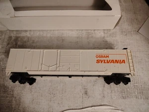 AHM 50' PS-1 Boxcar ~ OSRAM SYLVANIA ~ Combination Door - HO - Bild 1 von 14