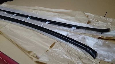 MAZDA OEM GENUINE FRONT DOOR WINDOW MOLDING SEALING WEATHER TRIMS FOR 93-02 RX-7 - Image 1 of 4