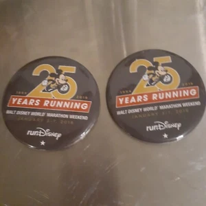 Paar Disney 25 Jahre Lauf Marathon Knöpfe Mickey A11 - Bild 1 von 2