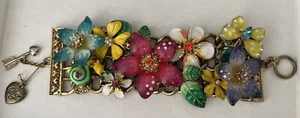 "Brazalete Betsey Johnson Grueso Colorido Esmalte Flores Estrás 7"" Mariposa" - Imagen 1 de 11