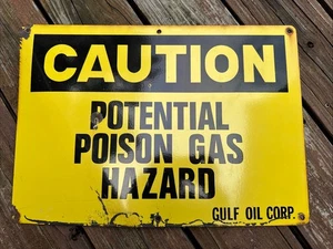 GULF OIL CORP. Emaille Blechschild VORSICHT POTENTIELLE GIFTGASGEFAHR - Bild 1 von 5