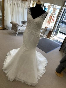 Jayne Ellen Ivory Lace Bridal Gown - Picture 1 of 9