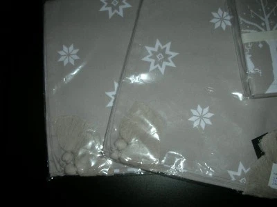 Ragged Rose Christmas Star Table Runner Taupe/White NEW - Image 1 of 3