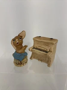Figura MCM Pendelfin Bunny Rabbit "THE THUMPER" con piano Inglaterra - Imagen 1 de 9