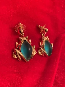 Avon Dangling Gold Frog Earrings with Green Lucite Belly & Rhinestones Eyes - Picture 1 of 3