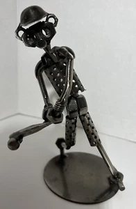 BASEBALL Metall Kunst SPIELER Muttern und Schrauben Sport Figur stehend schwingend Schläger - Bild 1 von 4