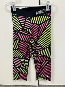 Pantalones recortados para mujer Nike Pro varios colores talla: XSmall - Imagen 1 de 8