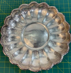 Reed and Barton 13" Holiday Bowl Silverplate Scalloped Edge - Picture 1 of 10