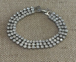 Bracciale Tennis Vintage Tono Argento Strass Trasparenti Triplo Filo, 7" - Foto 1 di 2