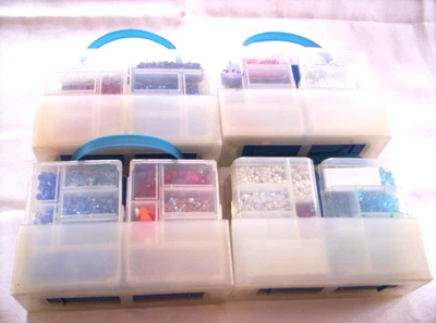 Aufbewahrungsbehälter mit 4 Sortierboxen für Bastelperlen - Bild 1 von 2