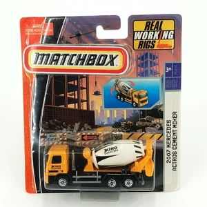 1:64 MATCHBOX New Sealed REAL WORKING RIG 2007 P6610 MERCEDES CEMENT MIXER - Picture 1 of 10
