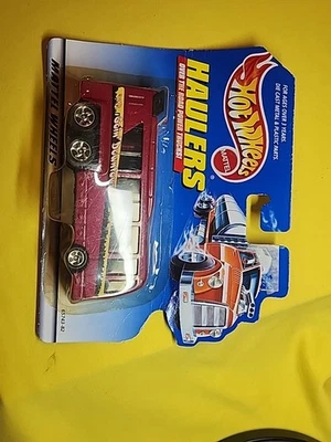 ¡Camiones eléctricos Hot Wheels sobre la carretera! Goin' Downtown Foto 1 de 4