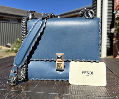Auténtico bolso de hombro FENDI Kan I Vitello Foto 1 de 4