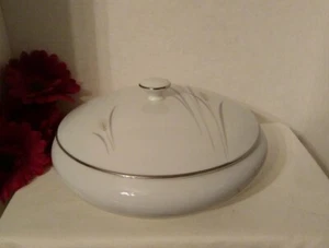Fine China of Japan Platinum Wheat Covered Vegetable Serving Bowl - Picture 1 of 2