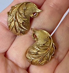 Vintage Retro Sarah Coventry Gold Tone Leaf Shaped Clip On Earrings Q267 - Picture 1 of 6