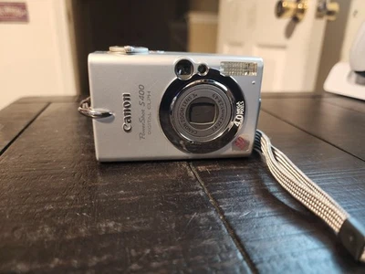 Canon PowerShot Digital ELPH S400 / 4.0MP Digital Camera Silver - Image 1 of 2