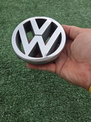 VW Passat 1999 2000 OEM Volkswagen parrilla delantera parrilla emblema insignia 1J5853601 Foto 1 de 4
