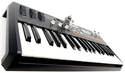 AKAI Miniak Synthesizer Keyboard +Wie Neu + OVP + 1.5Jahre Garantie - Bild 1 von 4