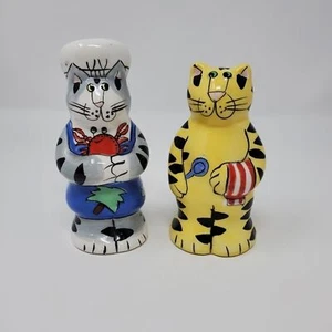 NOVELTY SALT & PEPPER SHAKERS COOKING CATS CHEF & SOUS CHEF - Picture 1 of 8