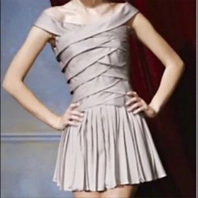 Ted Baker London Plateado Satinado Plisado Mini Vestido Hombro Descubierto Cóctel Formal 3 Foto 1 de 4