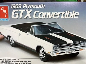 AMT 6428 1969 Plymouth GTX Convertible 2n1 KIT Model Car Mountain 1/25 Niob - Picture 1 of 2