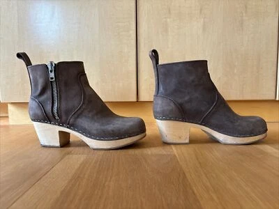 Bota Tamanco Sueca Hasbeens Zíper Couro Cinza-Marrom - Tamanho 39EU, 9 EUA - Imagem 1 de 4