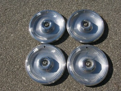 Tapacubos metálicos de 14 pulgadas Pontiac Grand Prix 1978 a 1987 de fábrica cubiertas de rueda Foto 1 de 4