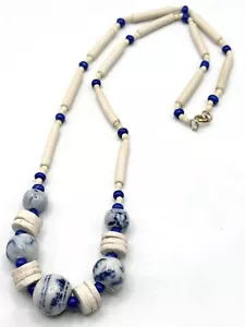 Collana vintage di perline in porcellana argilla blu e bianca - Foto 1 di 6