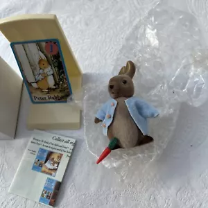 PETER RABBIT & FRIENDS PETER RABBIT FIGURE RARE MAIL AWAY IN BOX VIVID - Picture 1 of 7