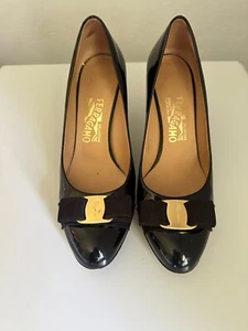 Ferragamo Vara Bow Black Patent Leather Pumps Low Heels Women’s 8 R Vtg Classic - Picture 1 of 8