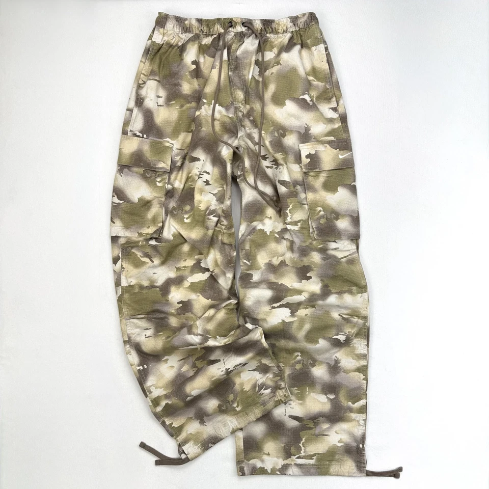 Calça Nike Cargo Feminina Tamanho G Perna Larga Camuflagem Oversized Ripstop Cordão - Imagem 1 de 4