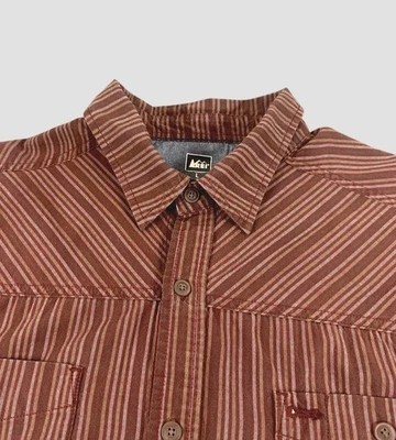 Мужская большая повседневная бордовая рубашка REI в полоску с коротким рукавом на пуговицах - Изображение 1 из 4