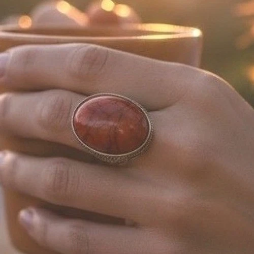 Anillo de latón estilo vintage con piedra de cabujón rojo - talla 8,5 unisex Foto 1 de 4