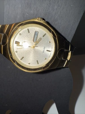 Reloj Citizen Eco-Drive WR100 con pulsera de acero inoxidable Foto 1 de 4