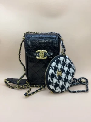 chanel-beauty gift with purchase VIP phone and coin bag crossbody - Image 1 of 4
