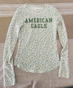 American Eagle Langarm Thermo Shirt weiß mit blauen Blumen AmEagle in grün - Bild 1 von 5
