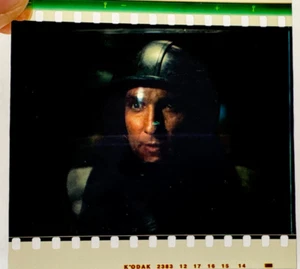 Célula IMAX INTERESTELAR / McConaughey como Cooper, escena de cabina del espacio oscuro - Imagen 1 de 1