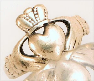 VINTAGE STERLING SILVER BEAUTIFUL IRISH CLADDAGH RING RING CROWN HEART SIZE 7 - Picture 1 of 1