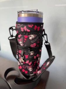 Hello Kitty Kuromi Becherhalter (Taschen & Riemen) Brandneu im Paket!! - Bild 1 von 4