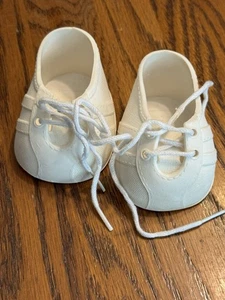 Vintage Cabbage Patch Doll Shoes White W/ Original Ties Made In Taiwan - Picture 1 of 16