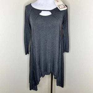 NWT Chelsea & Violet Handkerchief Tunic Top MEDIUM Gray Keyhole 3/4 Sleeve Chic - Picture 1 of 9