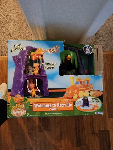 DINOSAUR TRAIN WELCOME TO REXVILLE PLAYSET TOMY Learning Curve SOUNDS ACTION NEW Cover