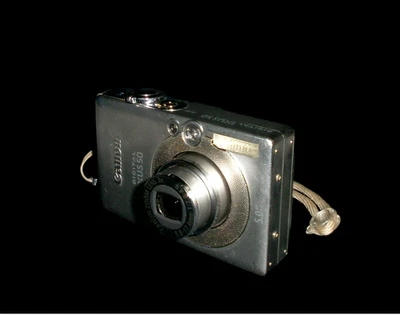 Canon Digital IXUS 50 Kompaktkamera 5.0 MP Silberfarben - Getestet! - Bild 1 von 4