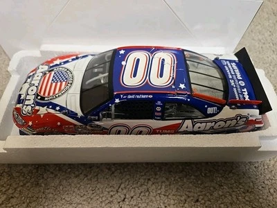 2010 David Reutimann 00 Aarons Armed Forces Foundation 1/24 Lionel Nascar... - Image 1 of 4