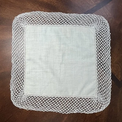 Hermoso pañuelo de boda de encaje ganchillo de lino antiguo de colección en muy buena condición Foto 1 de 4