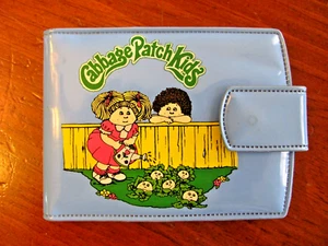 RARE VINTAGE 1983 BLUE PLASTIC 'CABBAGE PATCH KIDS' WALLET NEW PERFECT CONDITION - Picture 1 of 7