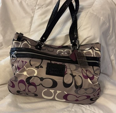 Bolso de Mano COACH Poppy Logo Signature M1294-F22961 Gris Óptico Margarita Púrpura Negro Usado en Excelente Condición Foto 1 de 4