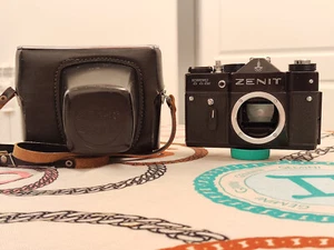 Zenit TTL Analog Spiegelreflexkamera 35mm Vintage, Olympiade Moskau 80 + Ledertasche - Bild 1 von 20
